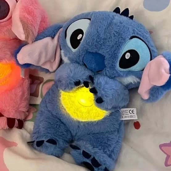 ¡ Últimas unidades de Stitch y Angel! 💙💖😍 Peluches con respiración realista que traen magia y confort.🚨 ¡La promoción puede terminar en cualquier momento, asegura el tuyo antes de que se agoten!